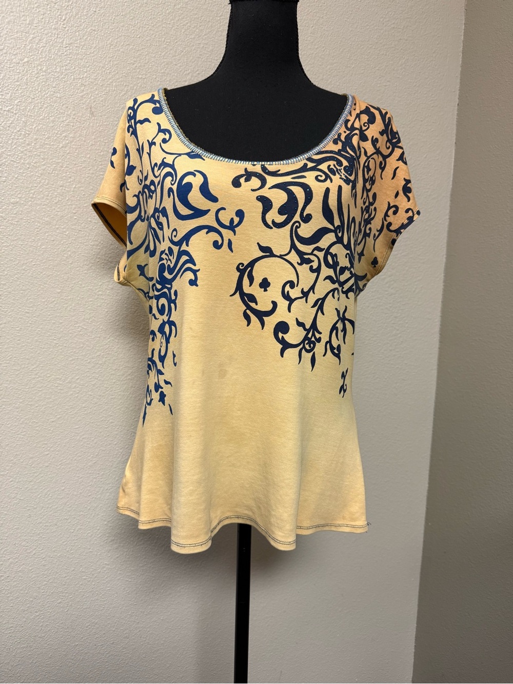 BambooCo XL Pima Cotton Navy Scroll Graphic Tan Stretch Short Sleeve Tee Top - Picture 3 of 14